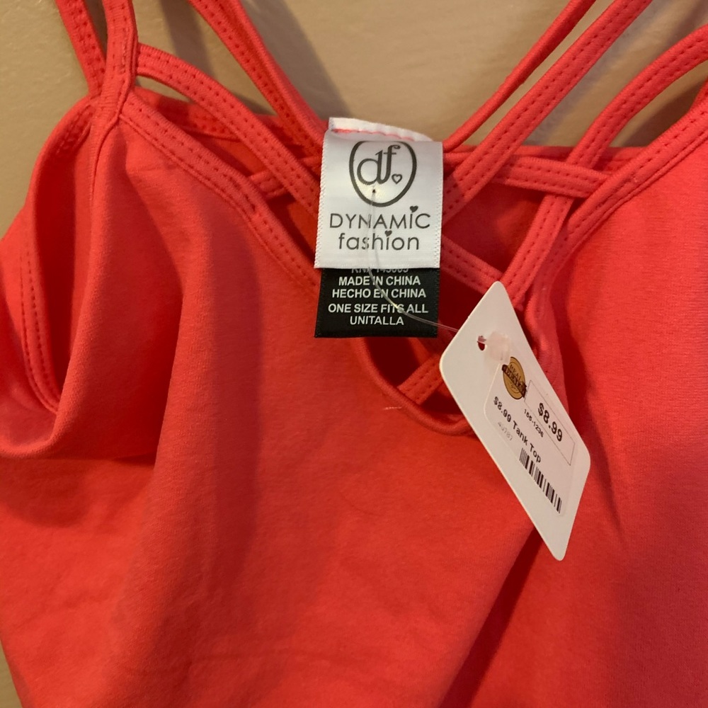 Dynamic Fashion Tank Top - Picture 2 of 5